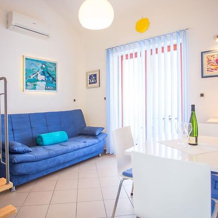 Apartment Zlatica By El-Pi Tours Malinska Extérieur photo