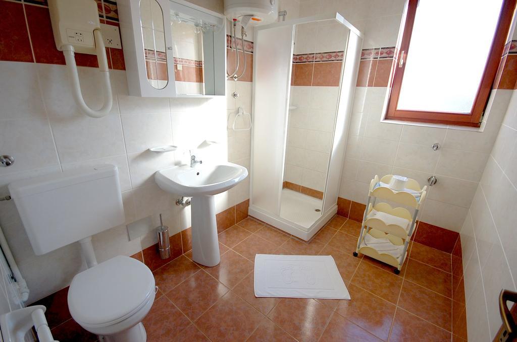 Apartment Zlatica By El-Pi Tours Malinska Extérieur photo